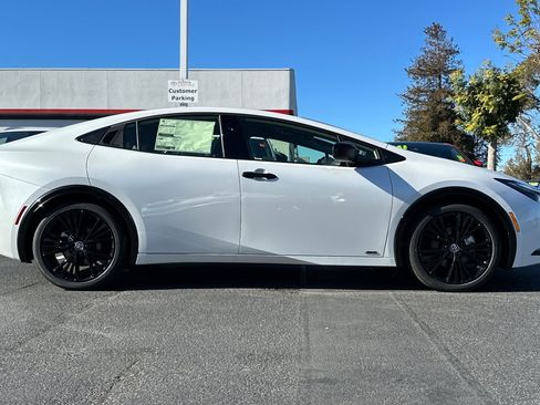 New 2026 Toyota Prius AWD image 9