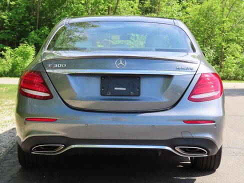 Used 2017 Mercedes-Benz E 300 4MATIC image 17