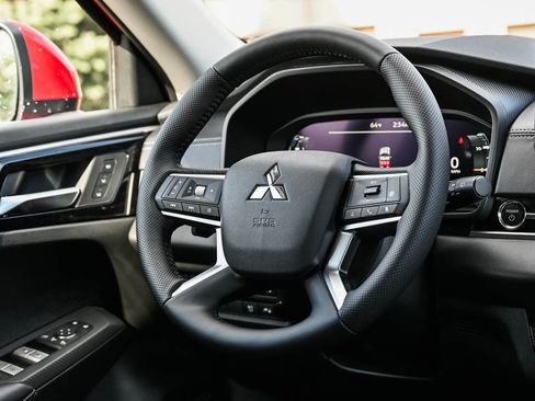 New 2025 Mitsubishi Outlander SEL image 15