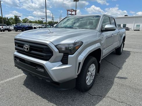 Used 2025 Toyota Tacoma SR5 image 3