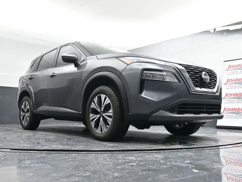 Used 2023 Nissan Rogue SV image 30
