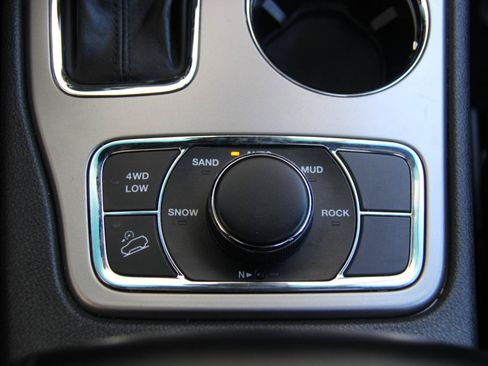 Used 2020 Jeep Grand Cherokee Laredo w/ Quick Order Package 2BN North AWD/4WD image 21