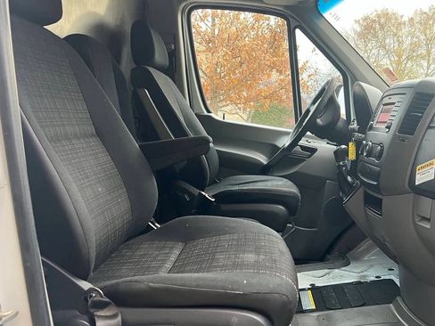 Used 2014 Freightliner Sprinter 2500 image 17
