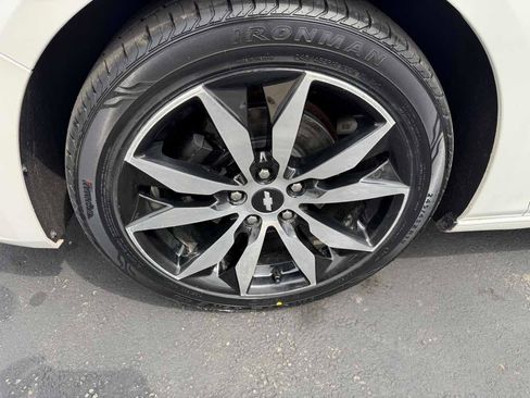 Used 2017 Chevrolet Malibu LT FWD image 8