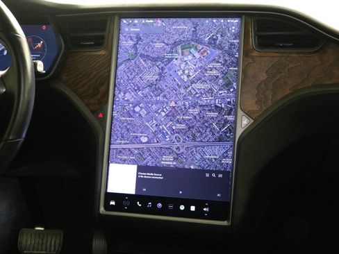 Used 2020 Tesla Model X image 37