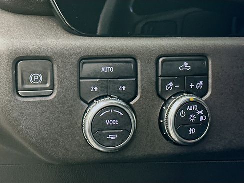 Used 2024 GMC Sierra 1500 Elevation image 16