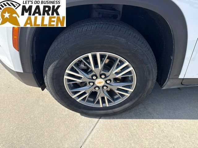 Used 2025 Chevrolet Traverse LT FWD image 7