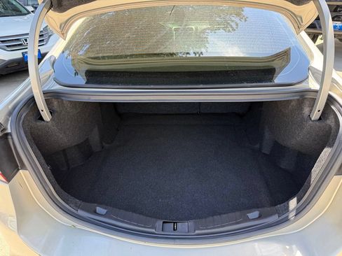 Used 2015 Ford Fusion SE FWD image 16