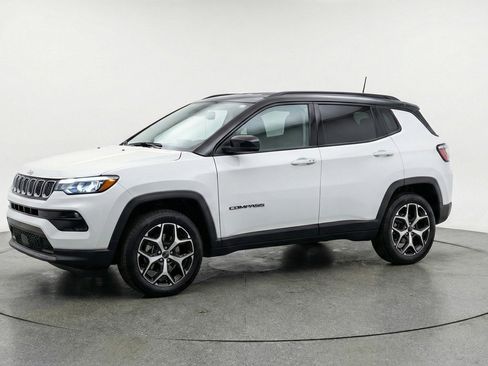 Used 2025 Jeep Compass Limited AWD/4WD image 3