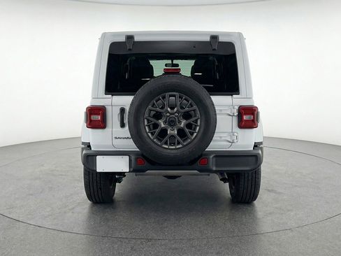 Used 2025 Jeep Wrangler Sahara image 7