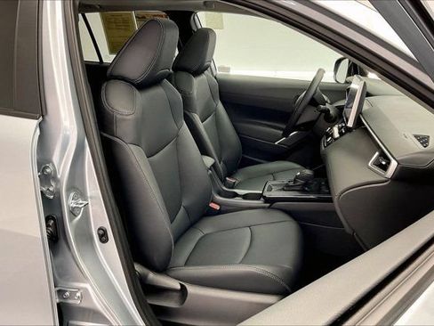 Used 2026 Toyota Corolla Cross XLE w/ Convenience Package AWD/4WD image 6