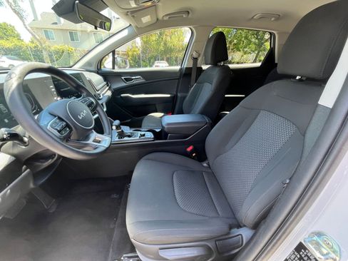 Used 2025 Kia Sportage LX FWD image 25