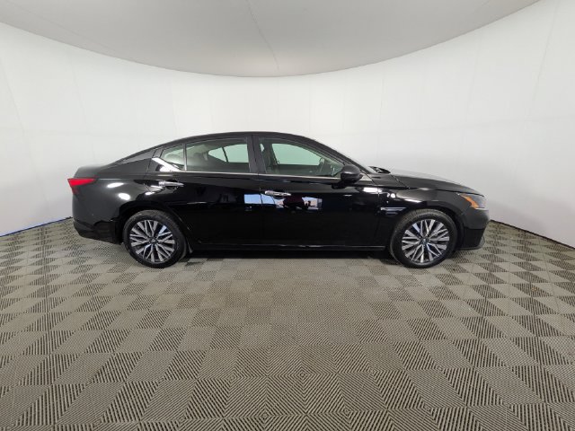 Used 2025 Nissan Altima 2.5 SV FWD image 29