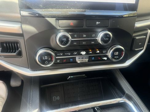 Used 2023 Ford Expedition XLT image 27