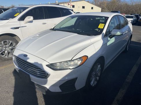 Used 2020 Ford Fusion SE image 1