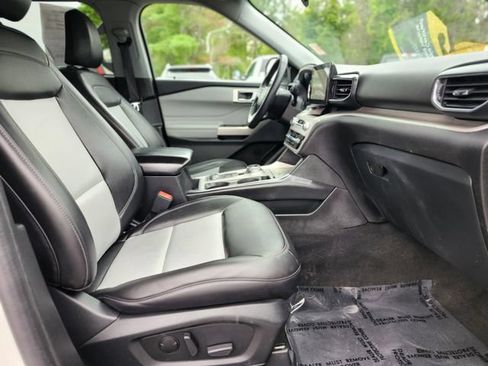 Used 2023 Ford Explorer XLT w/ Equipment Group 202A AWD/4WD image 11