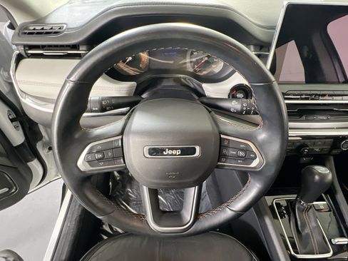 Used 2022 Jeep Compass Limited w/ Sun and Sound Group AWD/4WD image 11