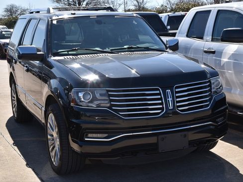 Used 2017 Lincoln Navigator Select image 4