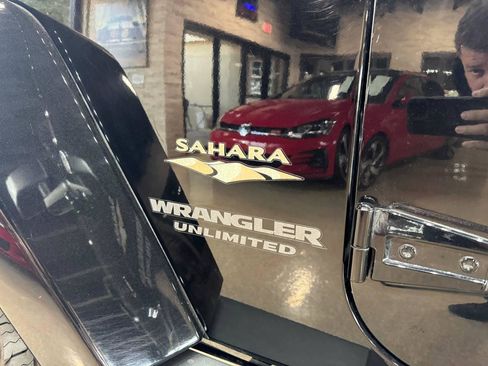 Used 2014 Jeep Wrangler Unlimited Sahara w/ Connectivity Group AWD/4WD image 35