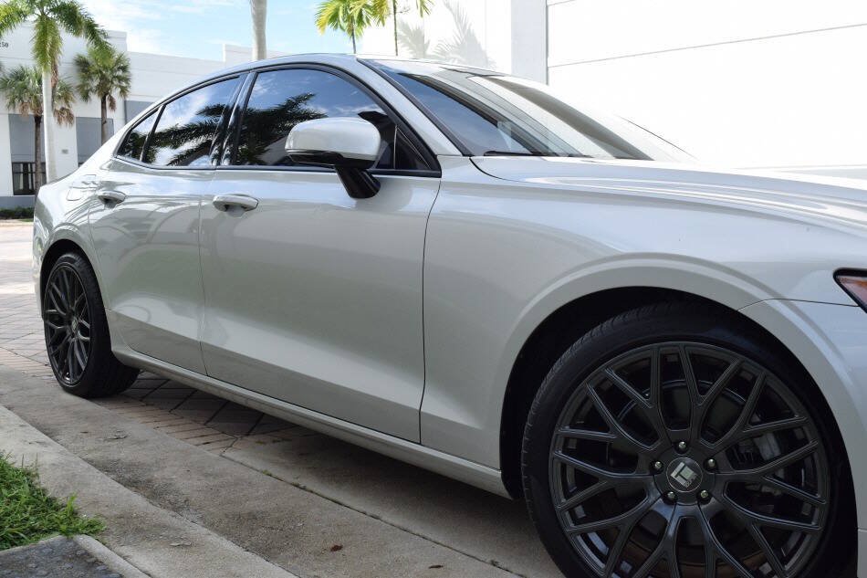 Used 2019 Volvo S60 T5 Momentum w/ Multimedia Package FWD image 17