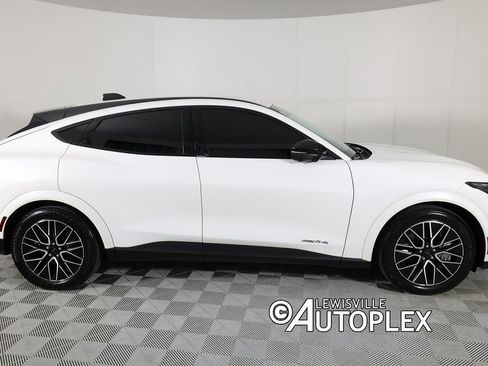 Used 2025 Ford Mustang Mach-E Premium image 4