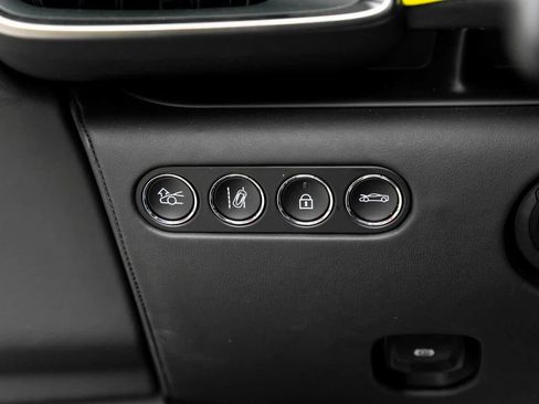 Used 2025 McLaren Artura Spider image 29