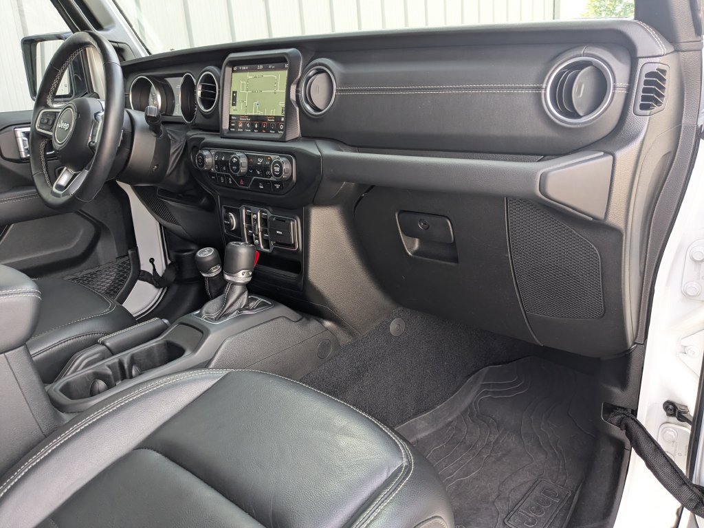 Used 2023 Jeep Wrangler Unlimited Sahara w/ Cold Weather Group AWD/4WD image 4
