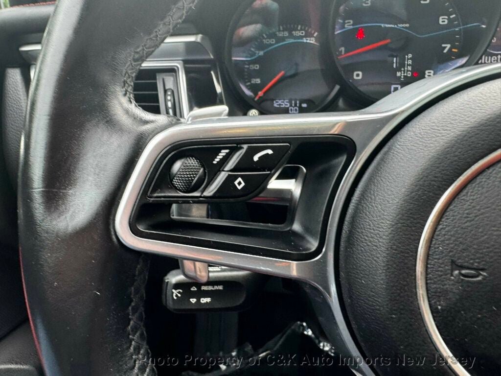 Used 2017 Porsche Macan AWD/4WD image 33