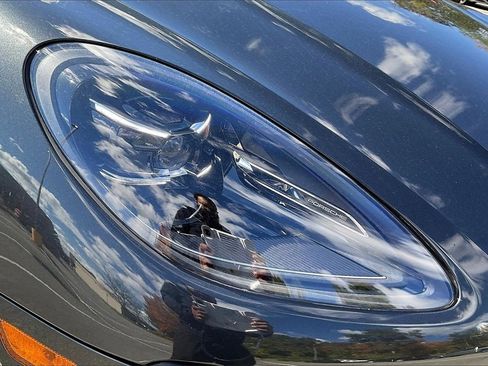 Used 2022 Porsche Macan Base image 32