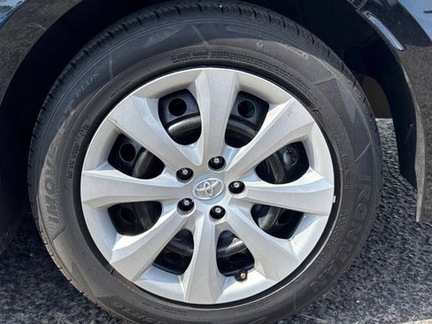 Used 2025 Toyota Corolla LE FWD image 28