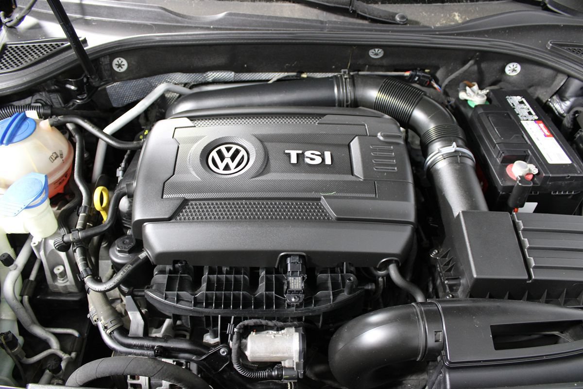 Used 2015 Volkswagen Passat 1.8T SE FWD image 31