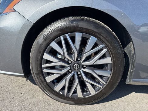 Used 2025 Nissan Altima 2.5 SV FWD image 25