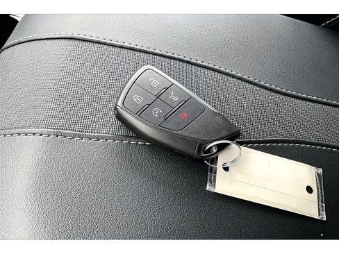 Used 2025 Buick Enclave Preferred AWD/4WD image 32