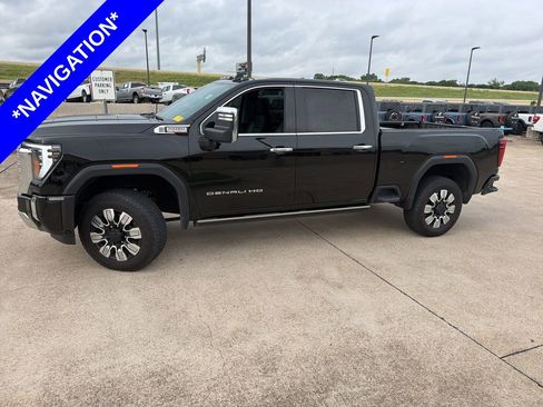 Used 2024 GMC Sierra 2500 Denali w/ Denali Reserve Package AWD/4WD image 2