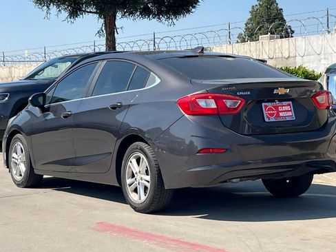 Used 2017 Chevrolet Cruze LT image 7
