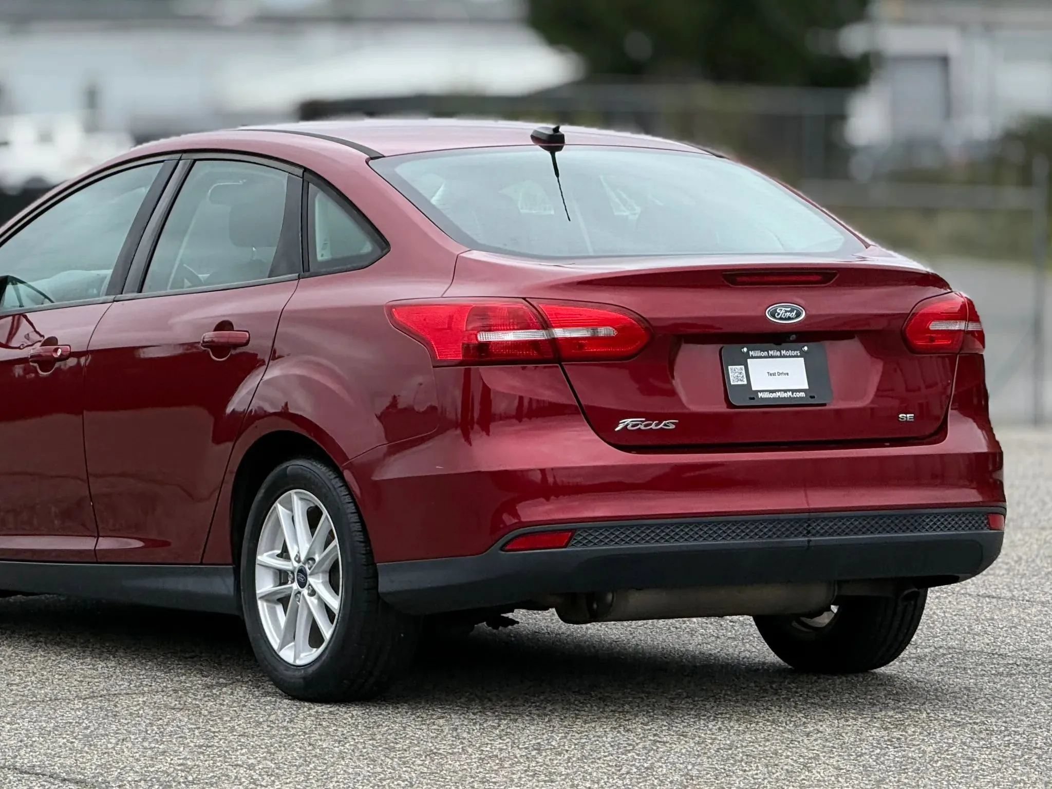 Used 2015 Ford Focus SE w/ SE Cold Weather Package FWD image 16