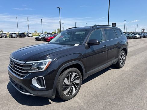 Used 2024 Volkswagen Atlas SE FWD image 3