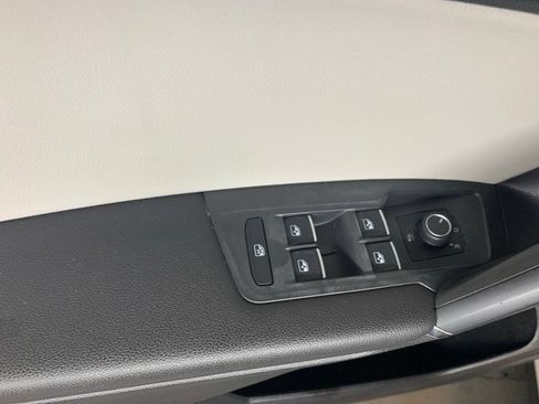 Used 2018 Volkswagen Tiguan SE w/ Panoramic Sunroof Package AWD/4WD image 14