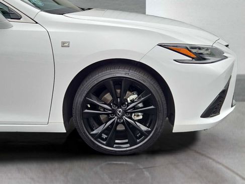 Used 2024 Lexus ES 300h F Sport image 10