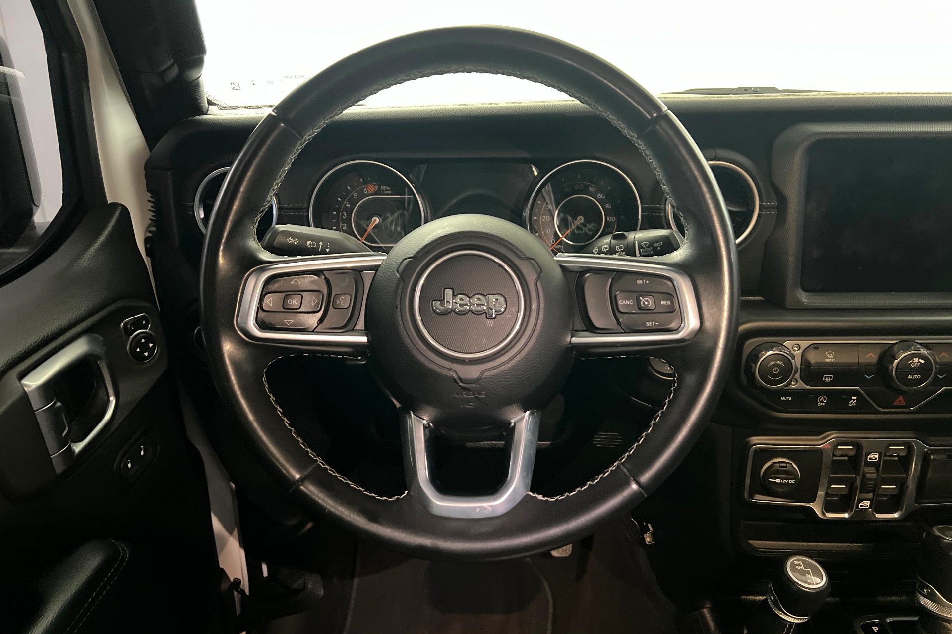 Used 2020 Jeep Wrangler Unlimited Sahara AWD/4WD image 13