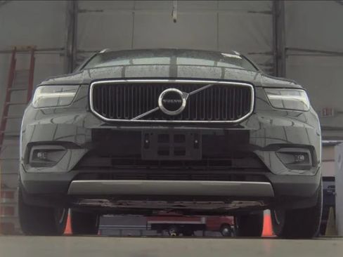 Used 2021 Volvo XC40 T4 Momentum FWD image 14
