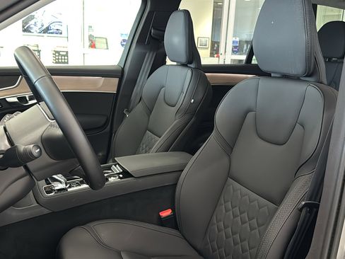 Used 2025 Volvo XC90 B6 Plus AWD/4WD image 23