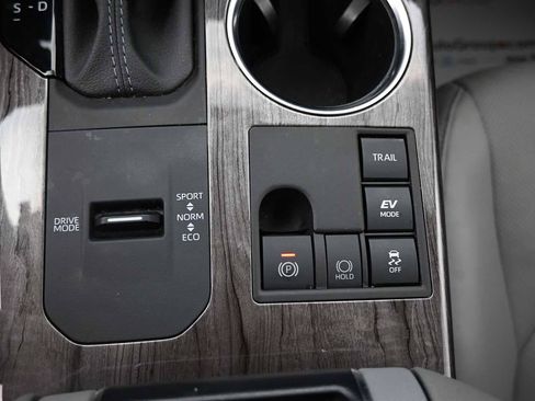 Used 2024 Toyota Highlander Platinum AWD/4WD image 9