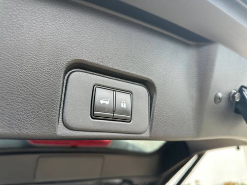 Used 2025 Nissan Rogue SV FWD image 19