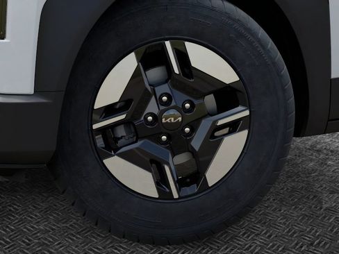 New 2027 Kia Seltos LX FWD image 9