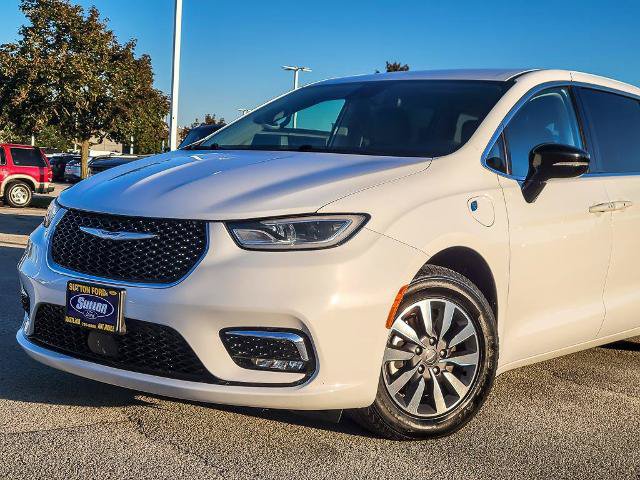 Used 2024 Chrysler Pacifica Limited FWD image 3