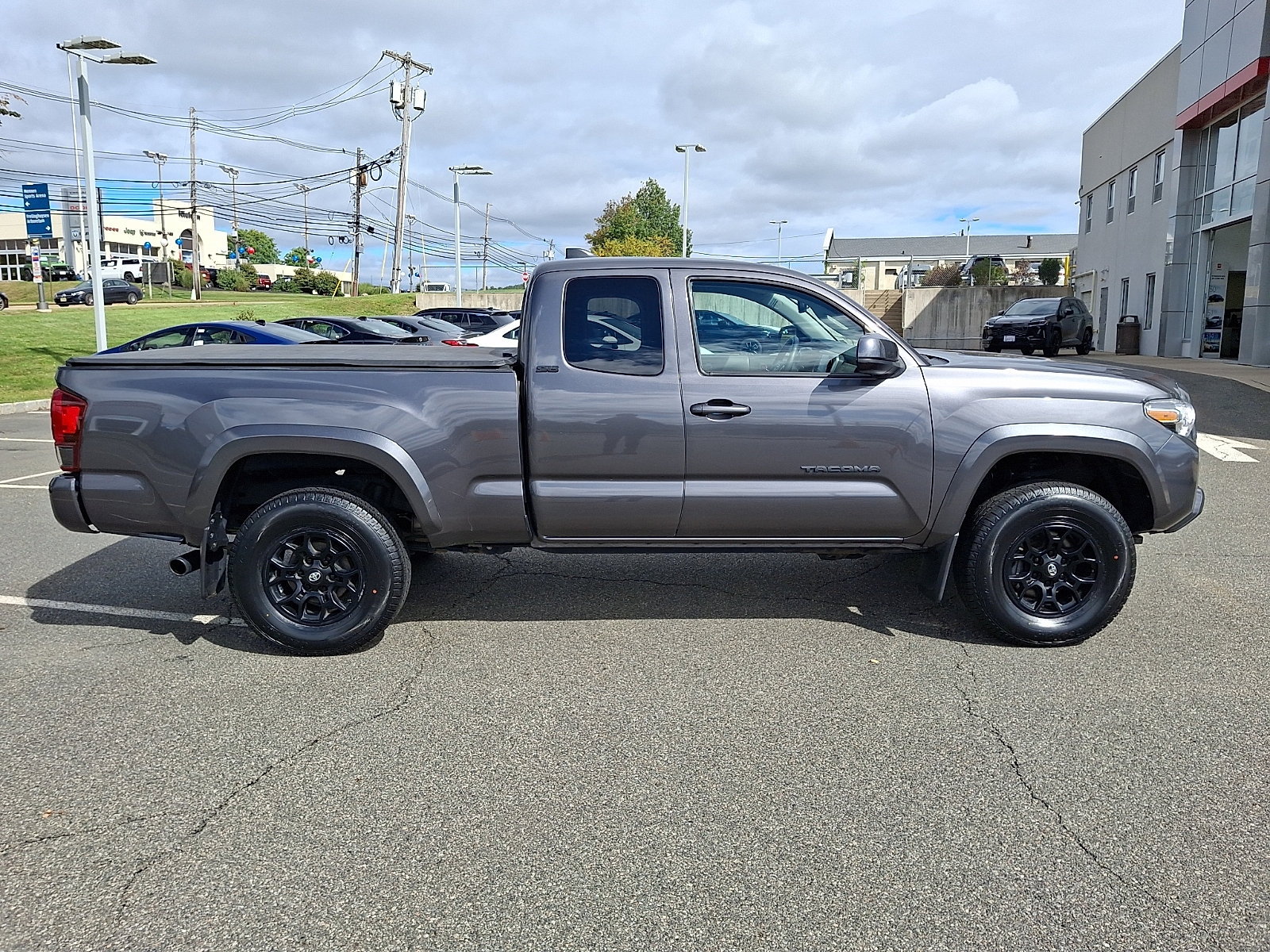 Certified 2022 Toyota Tacoma SR5 AWD/4WD image 7