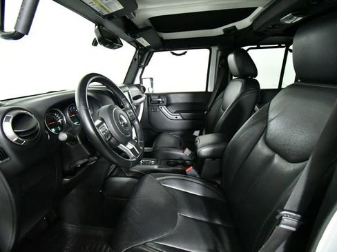 Used 2018 Jeep Wrangler Unlimited Sahara w/ Max Tow Package image 5