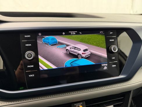 Used 2024 Volkswagen Taos SE image 16