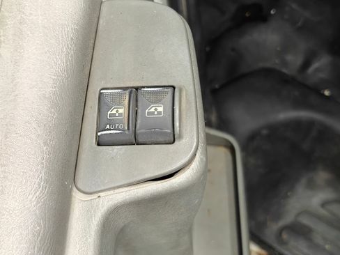 Used 2004 Chevrolet Express 3500 RWD image 35